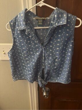 VTG Express Denim Floral Tie-Front Crop Top